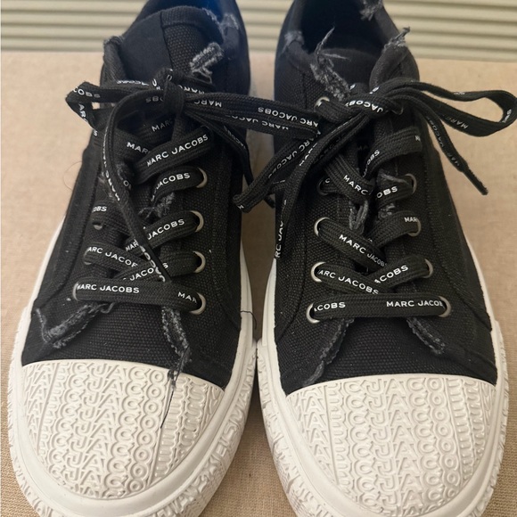 Marc Jacobs Black Signature Classic casual distressed Canvas Sneakers! NWOT! - Picture 2 of 10